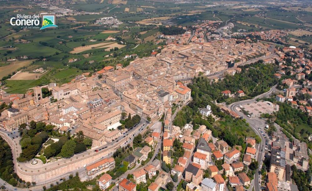 Apartamento Osimo Nel Cuore Del Centro, Free Wi-Fi E Netflix Exterior foto
